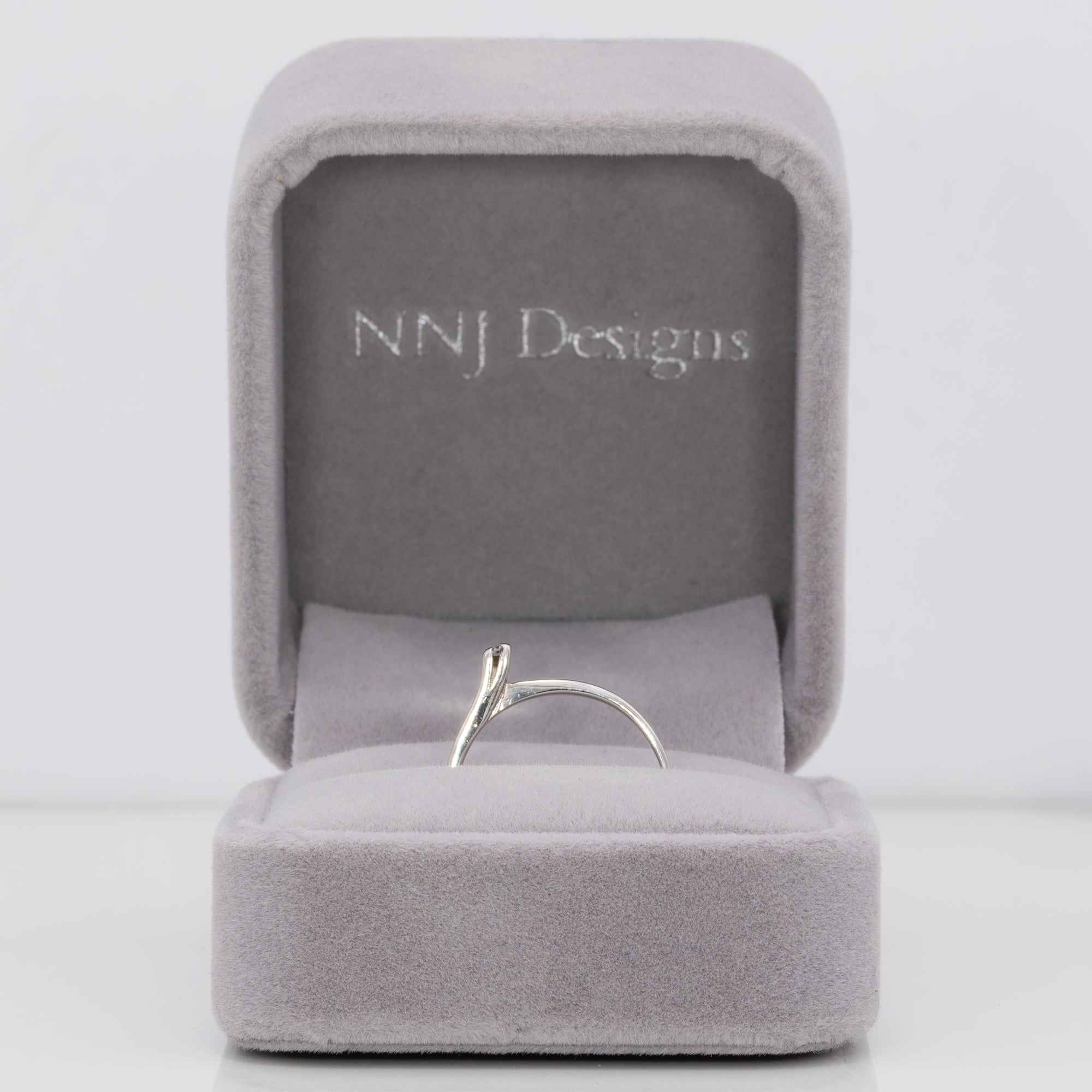 10K white gold single diamond estate ring