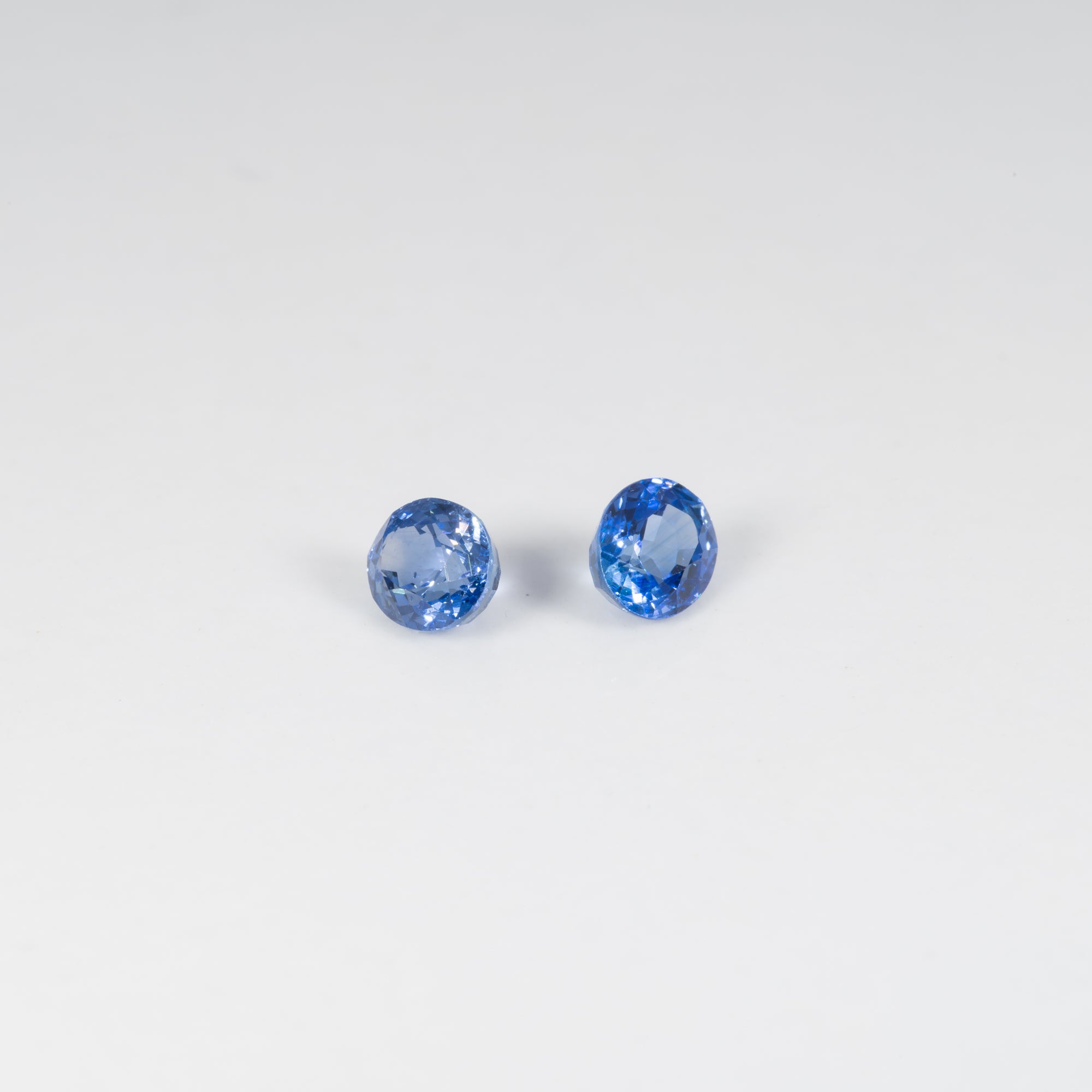 0.53 carat natural AAA grade blue sapphire oval 5x4mm loose gemstone – view 3