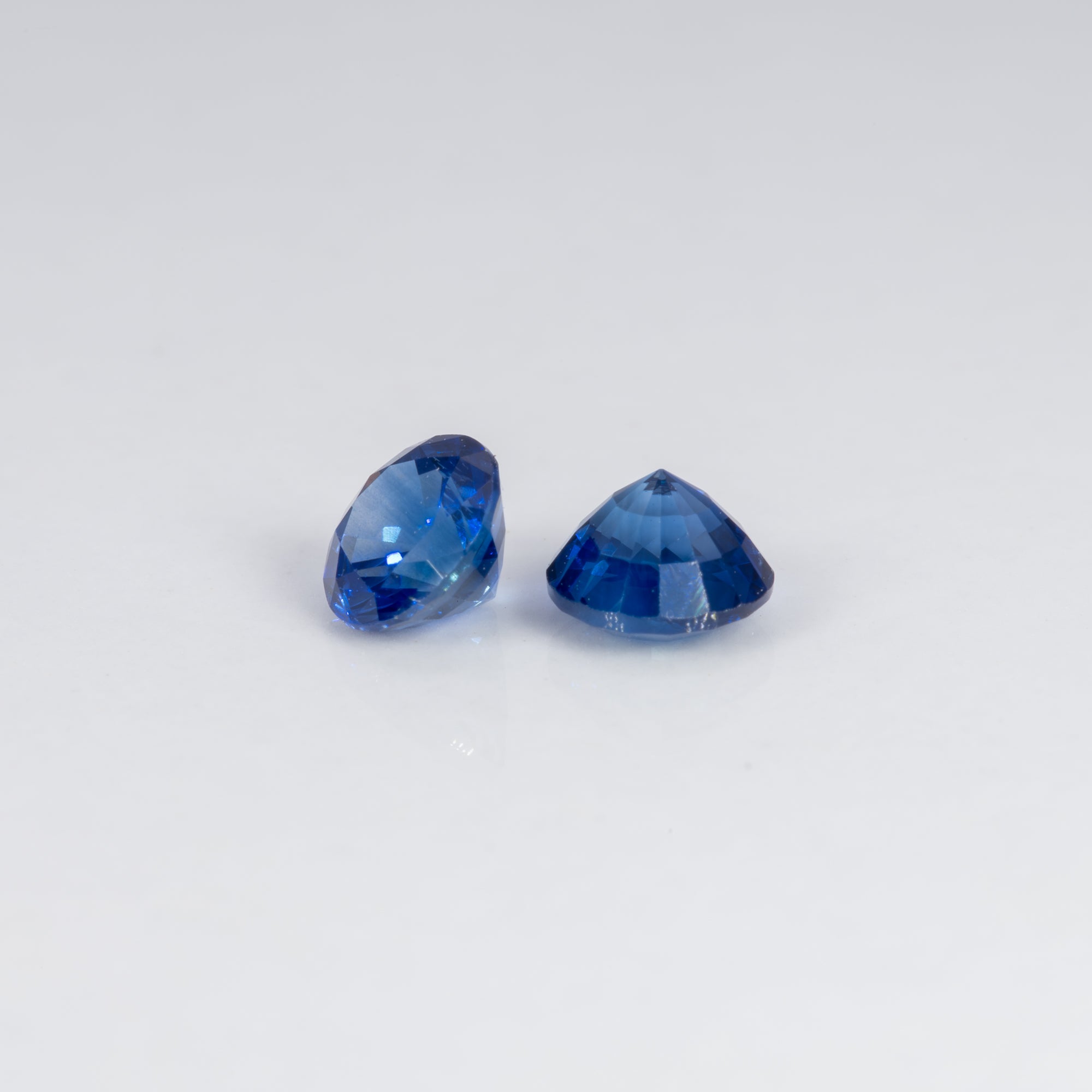 0.47 carat natural blue sapphire round 4.5mm loose gemstone – view 3