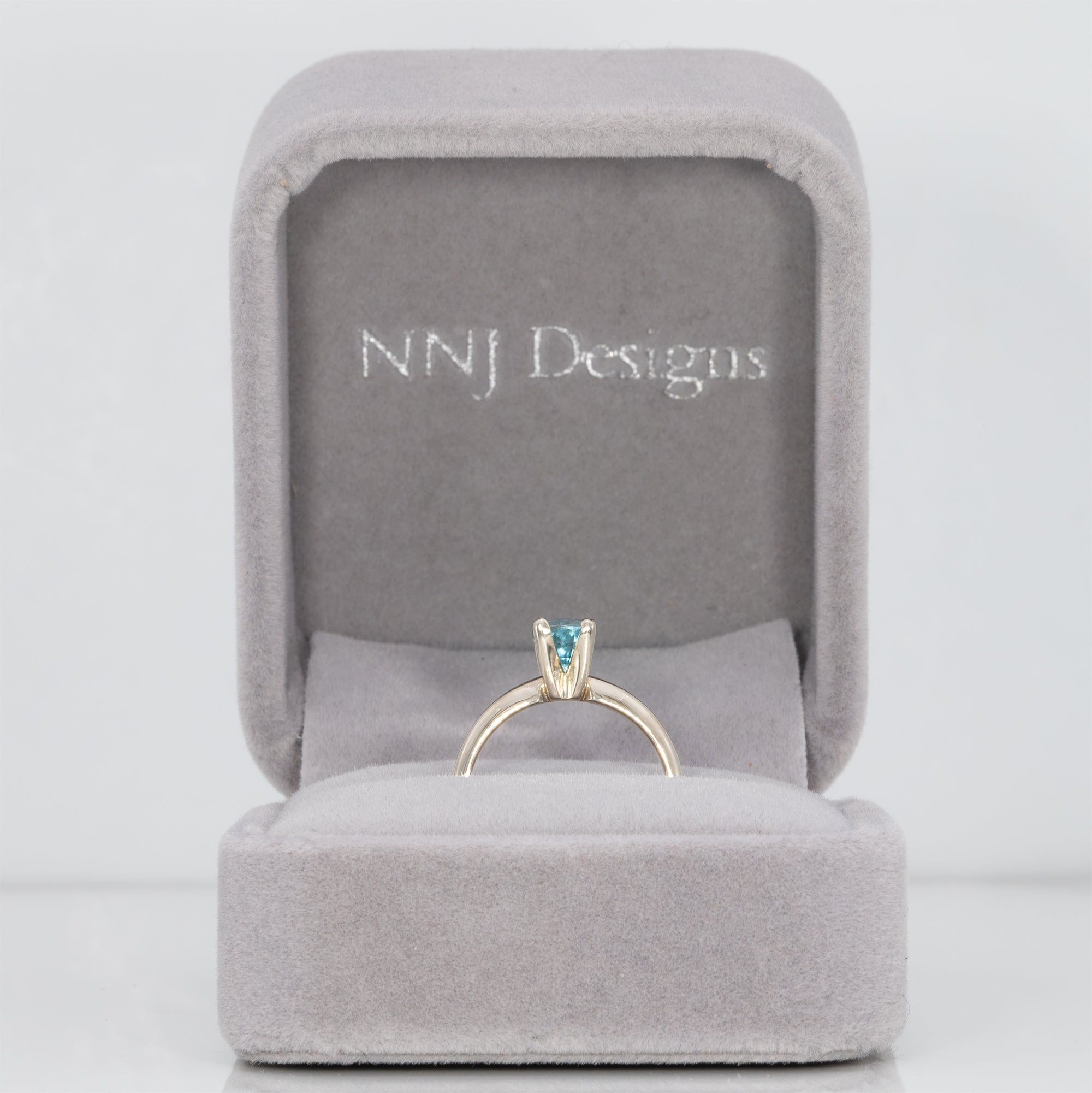 10K white gold blue zircon estate ring