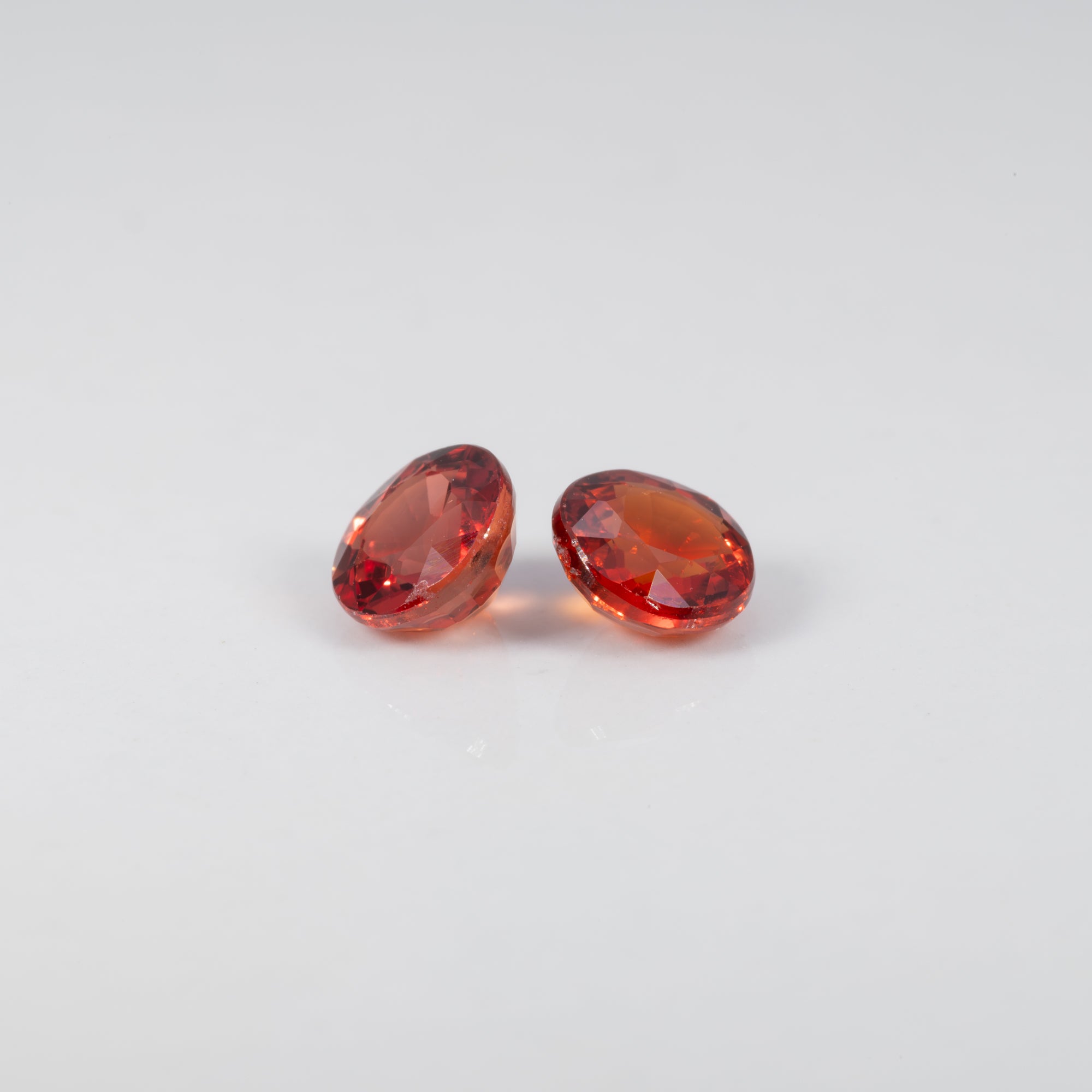 0.69 carat natural Ceylon orange sapphire round 5mm loose gemstone – view 3