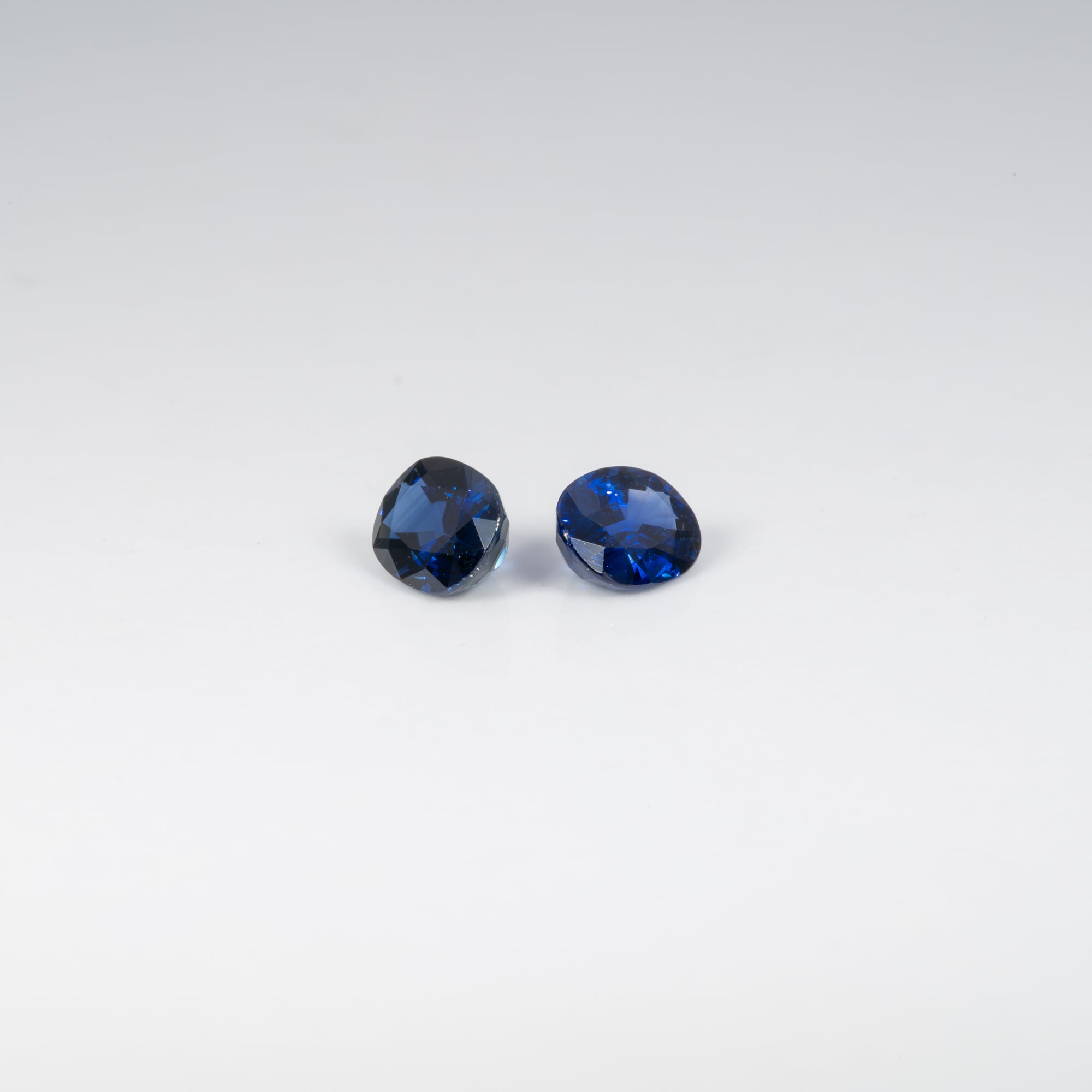 0.78 carat natural blue sapphire oval 6x4.6mm loose gemstone – view 3