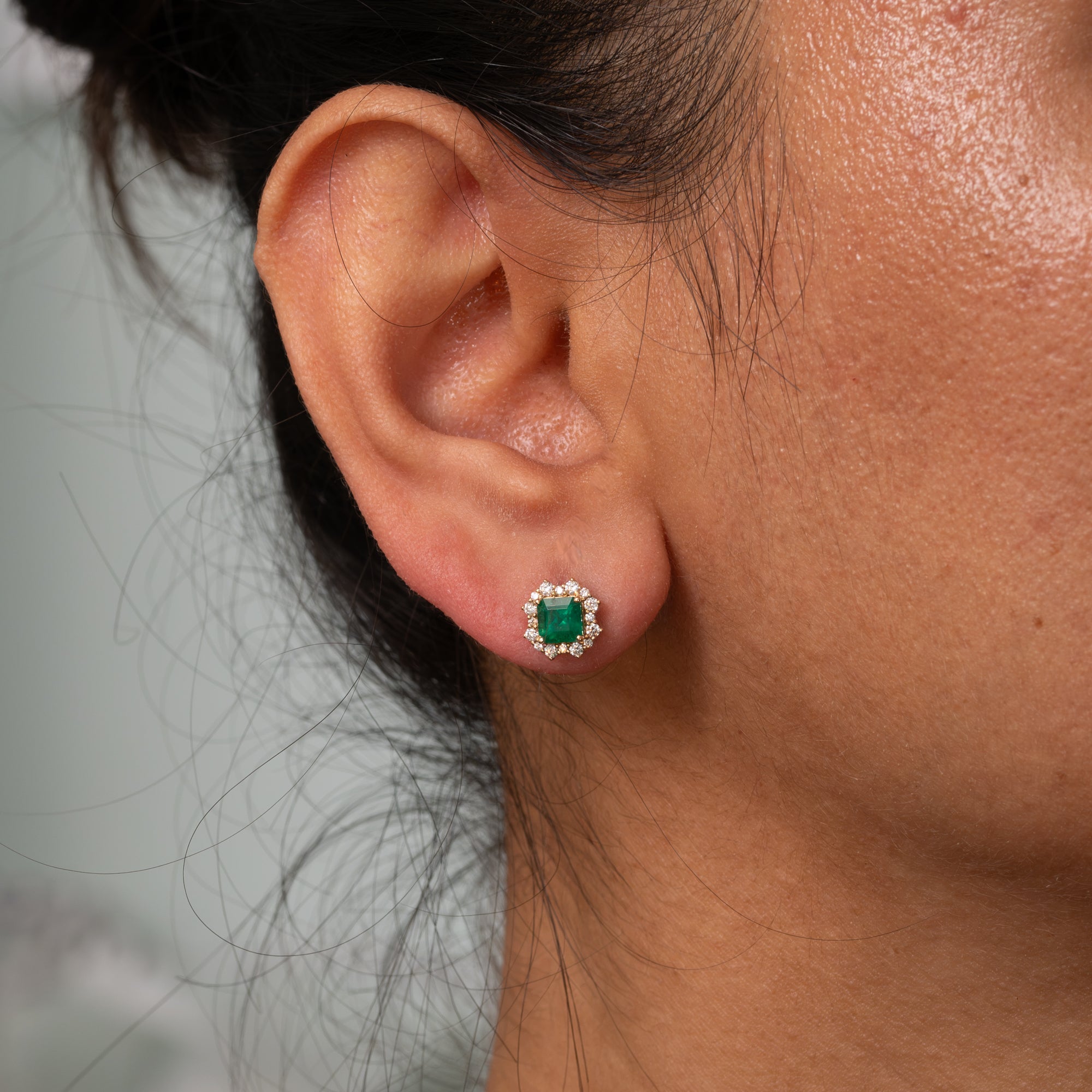 14K yellow gold colombian emerald earrings