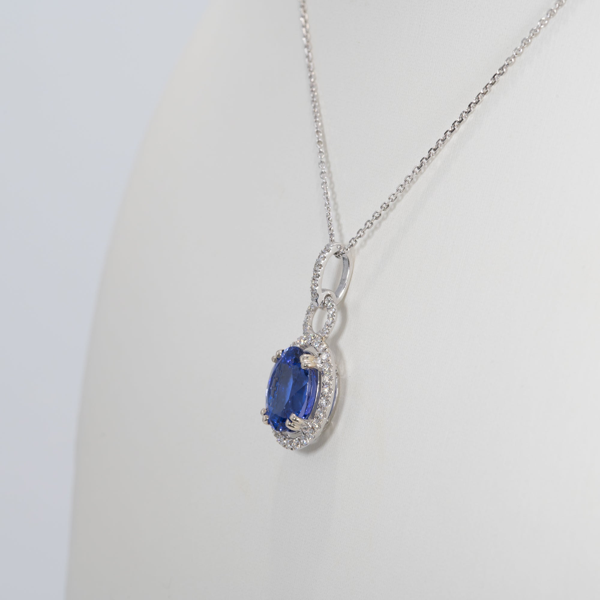 14K white gold tanzanite pendant