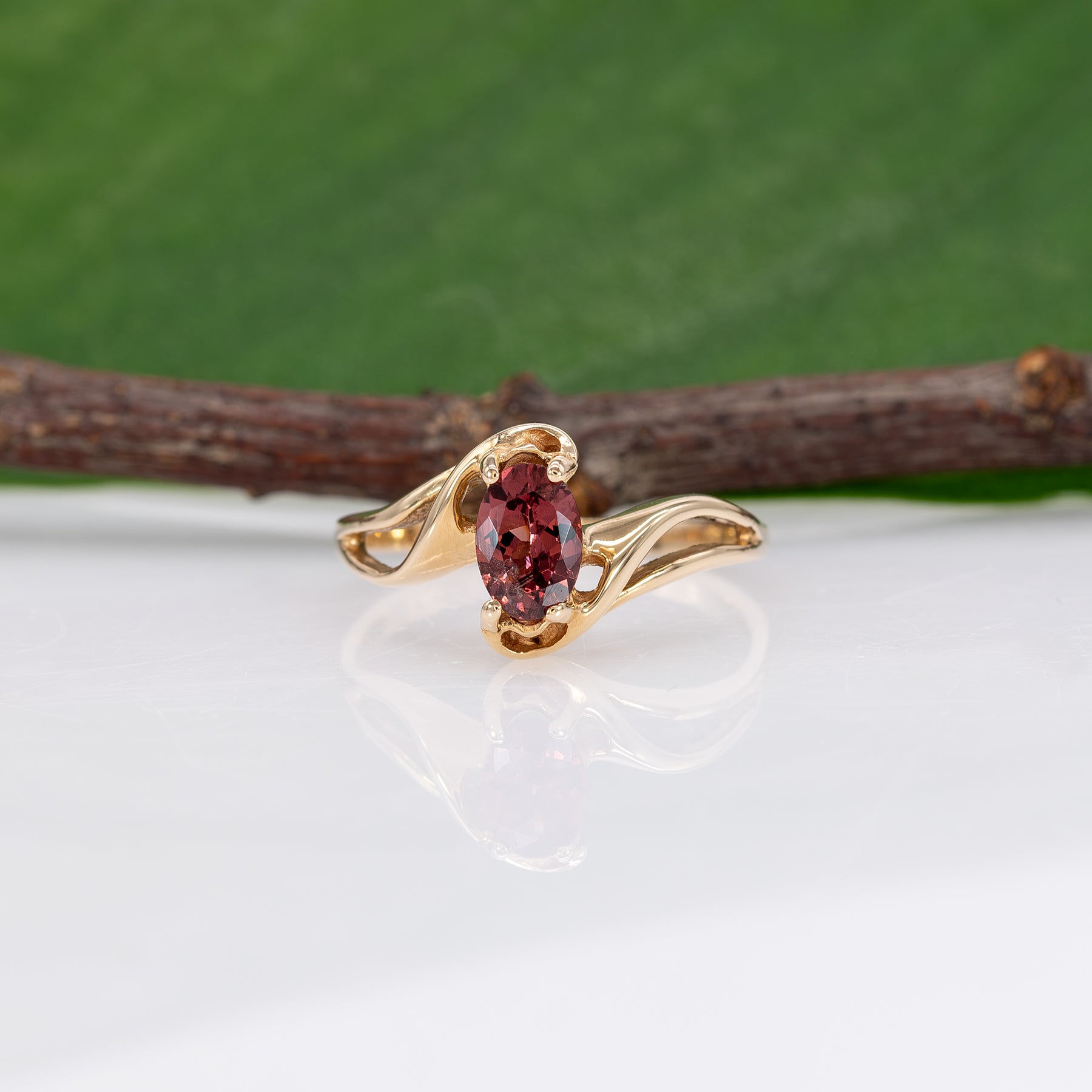 14K yellow gold orange spinel estate solitaire ring