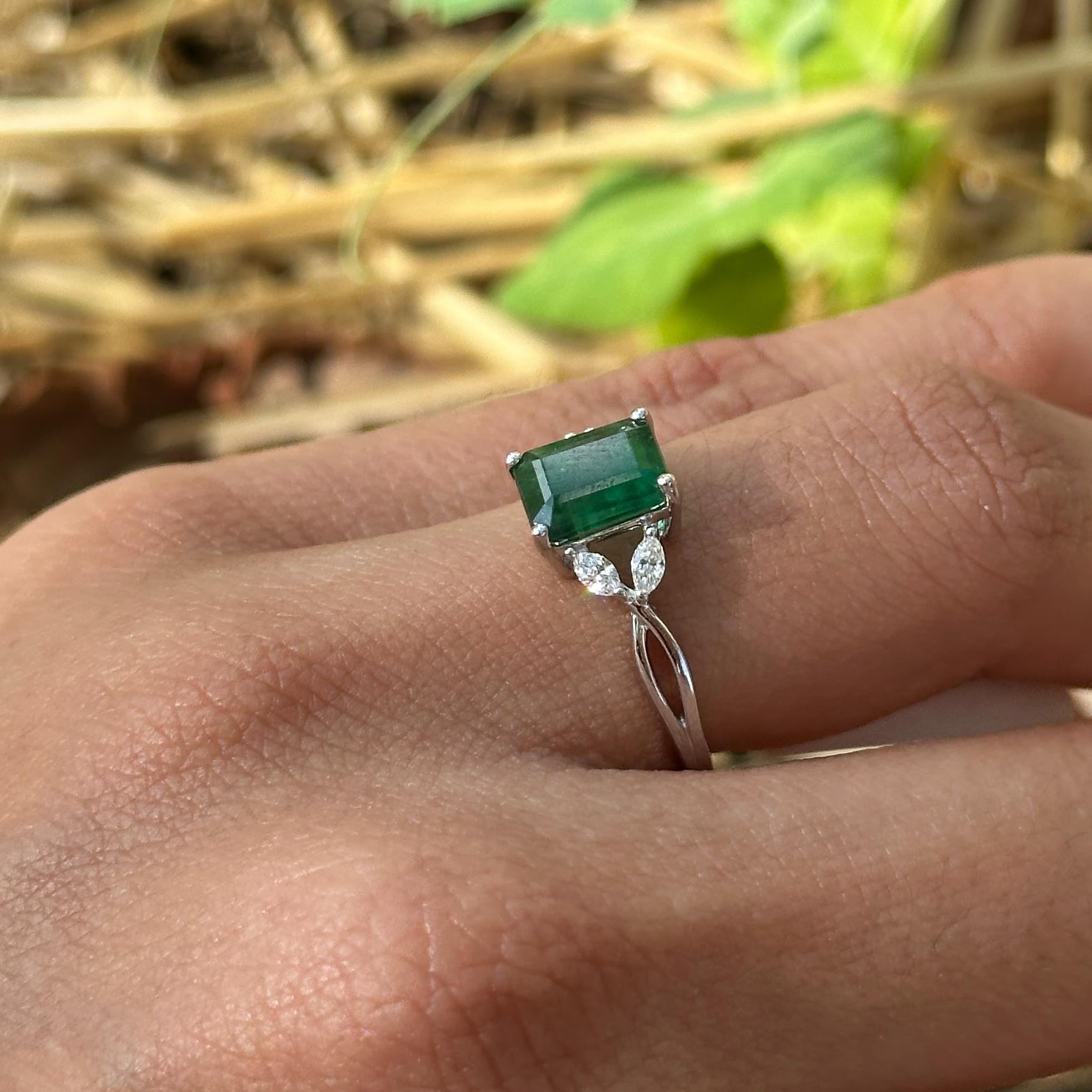 1.5ct Emerald Ring w Earth Mined Diamonds in Solid 14K White Gold | EM 8x6mm