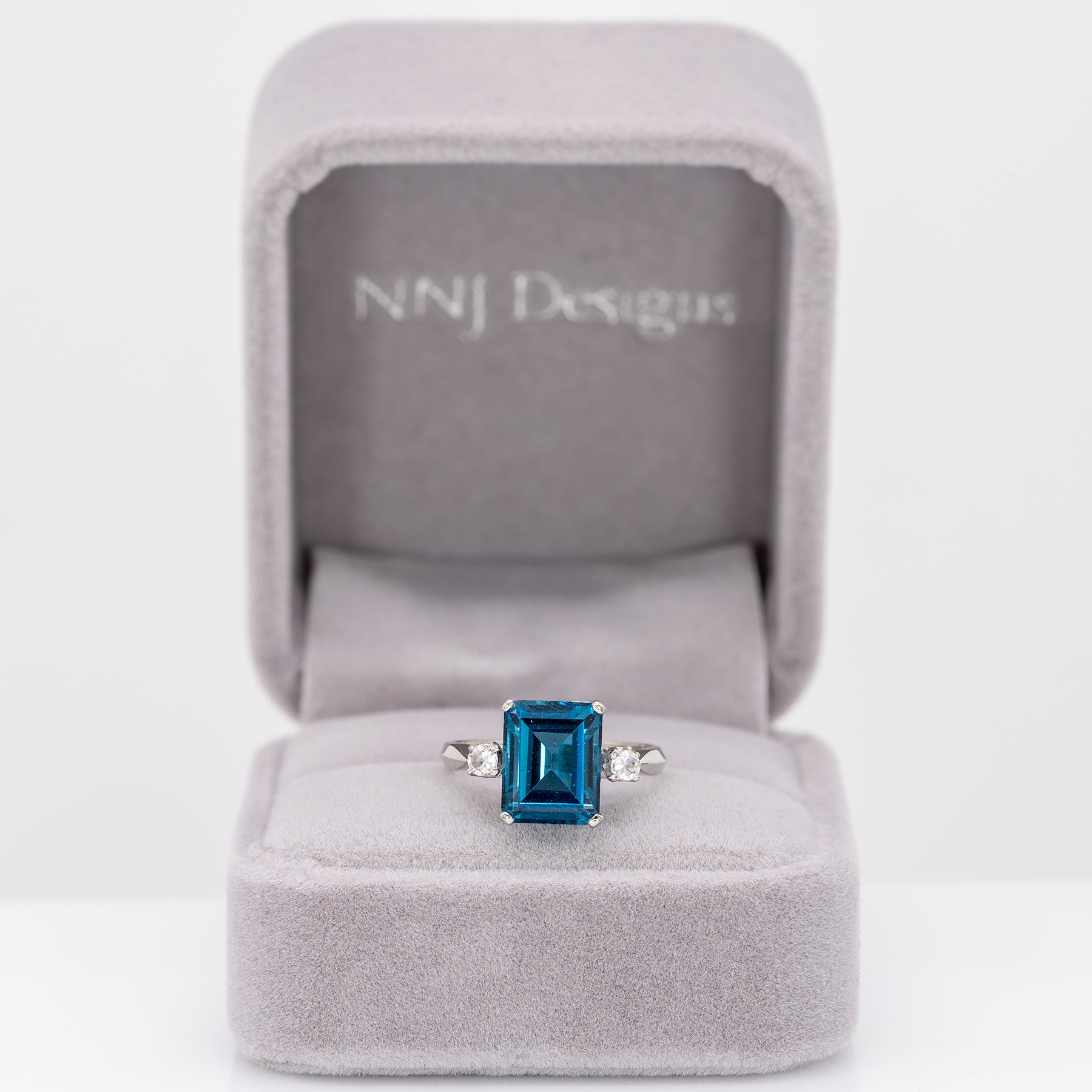 10K yellow gold London blue topaz estate ring with diamonds