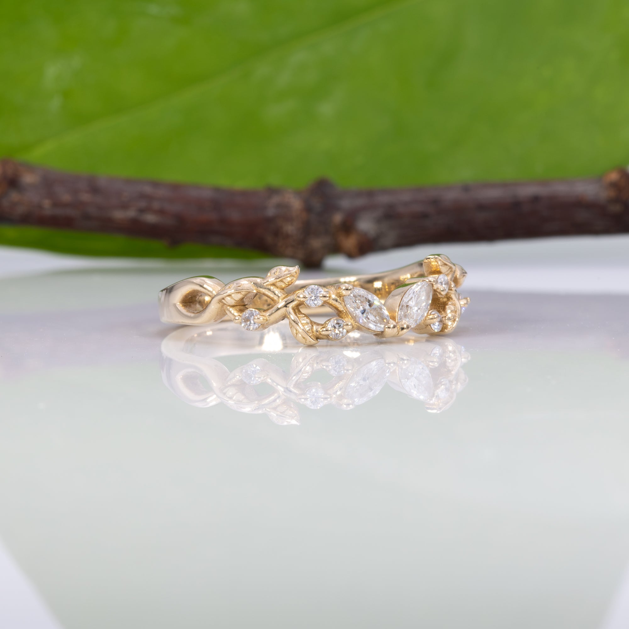 14K yellow gold diamond band