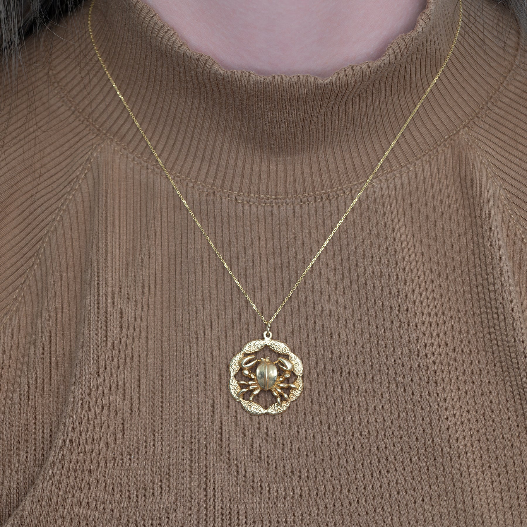 solid 14K yellow gold crab design estate pendant