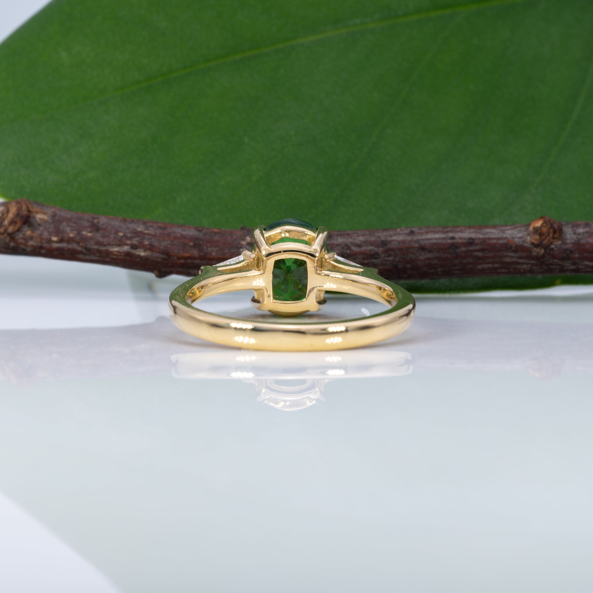 18K yellow gold tsavorite garnet ring