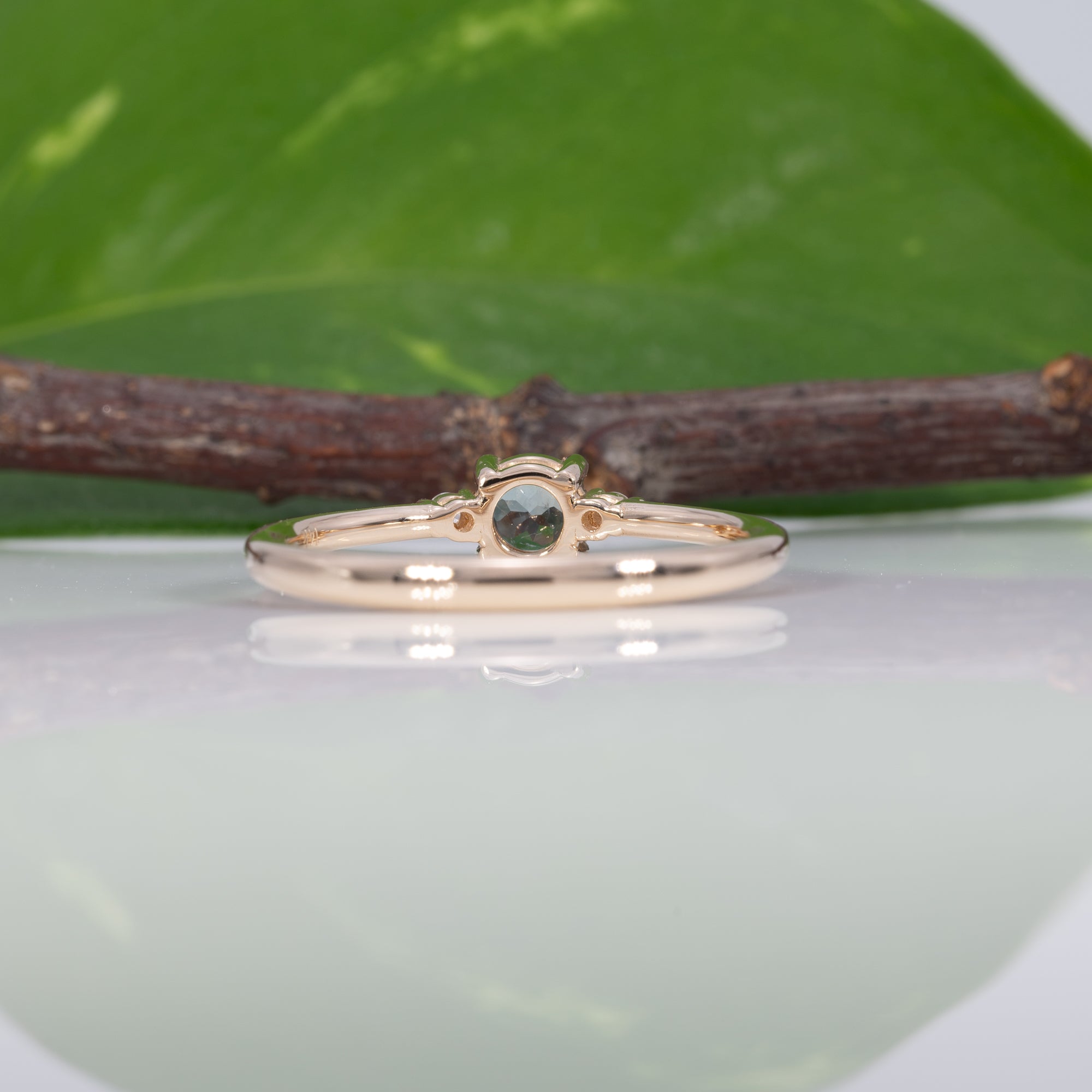 14K yellow gold alexandrite ring