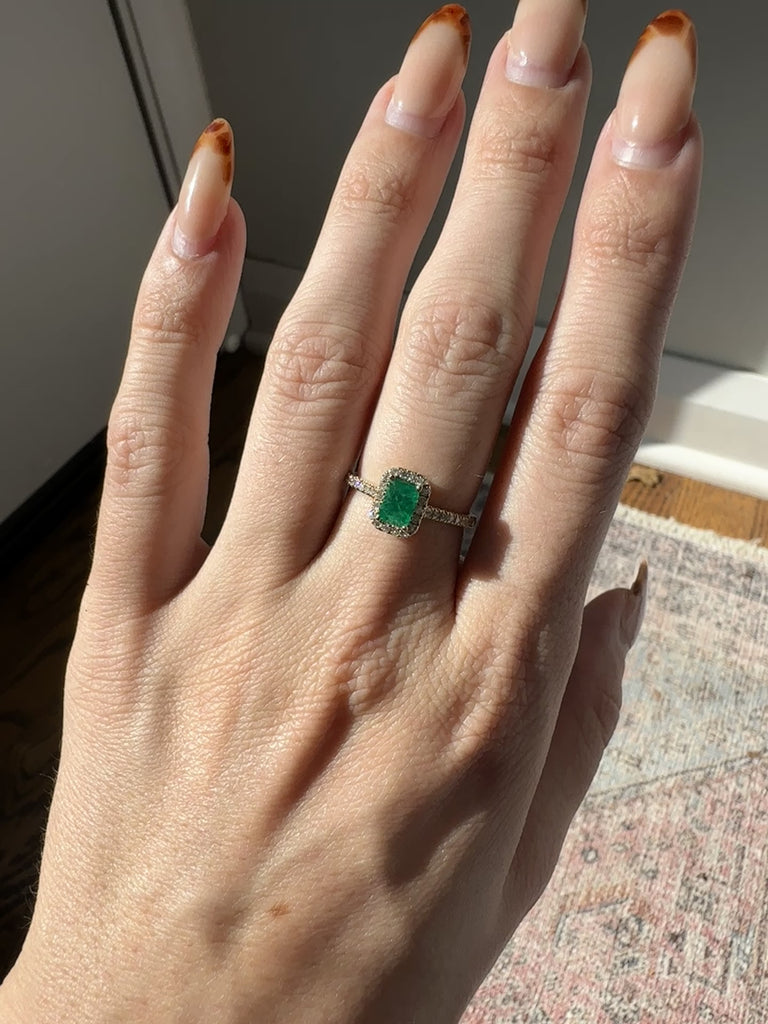 Colombian Emerald Ring w Earth Mined Diamonds in Solid 14K Gold | EM 6x4mm