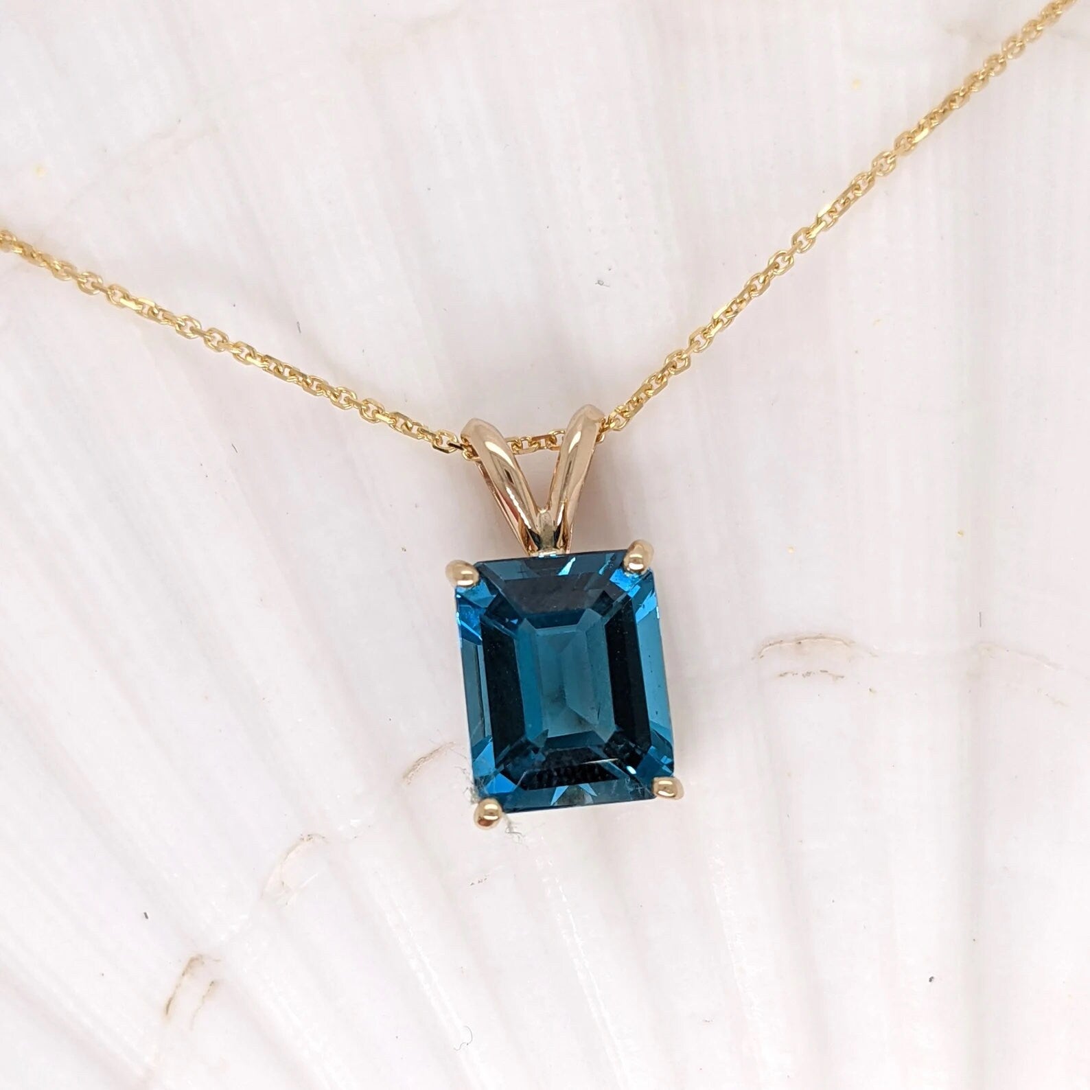 14K Solid Gold Pendant Setting Rabbit Bail Rectangle, Emerald